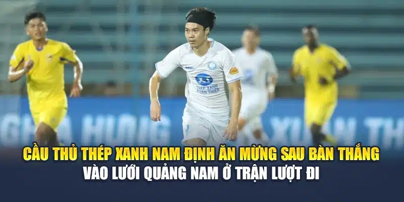 Cầu thủ Thép Xanh Nam Định ăn mừng sau bàn thắng vào lưới Quảng Nam ở trận lượt đi